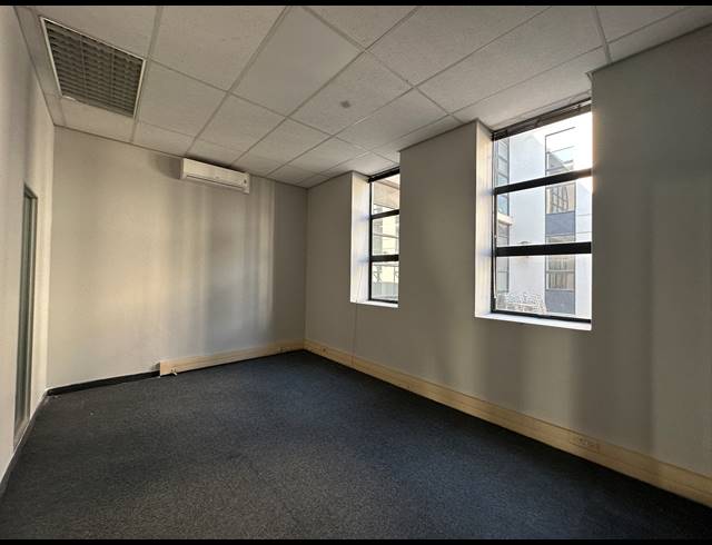 130.70M² OFFICE TO LET IN ECO PARK ESTATE